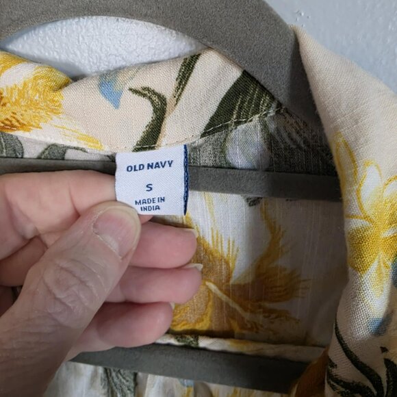 EUC Old Navy Short-Sleeve Tropical Floral Shirt - Picture 5 of 5